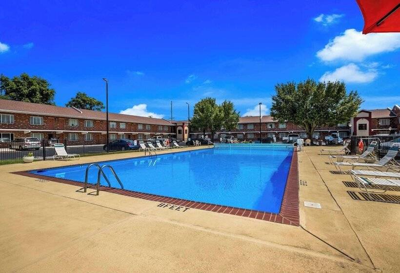 فندق Suburban Studios Millville