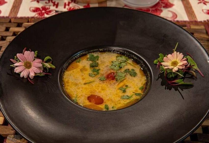 Отель The Zarafa