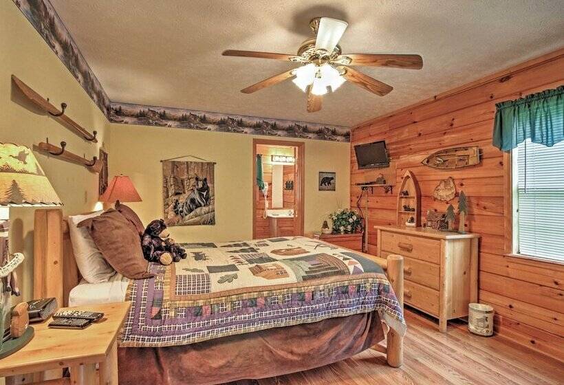 Idyllic Cabin W/ Hot Tub < 2 Mi To Dollywood!