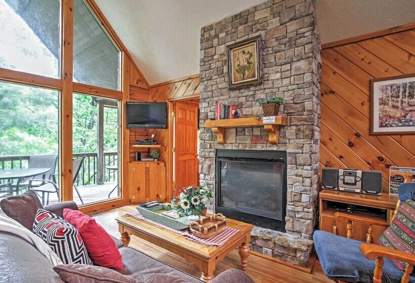 Idyllic Cabin W/ Hot Tub < 2 Mi To Dollywood!