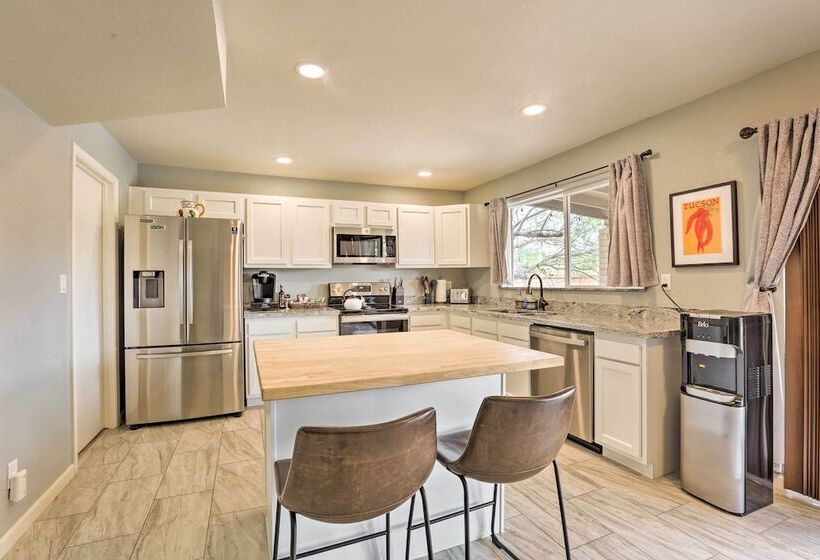 Tucson Retreat W/ Pool ~ Base Of The Catalinas!