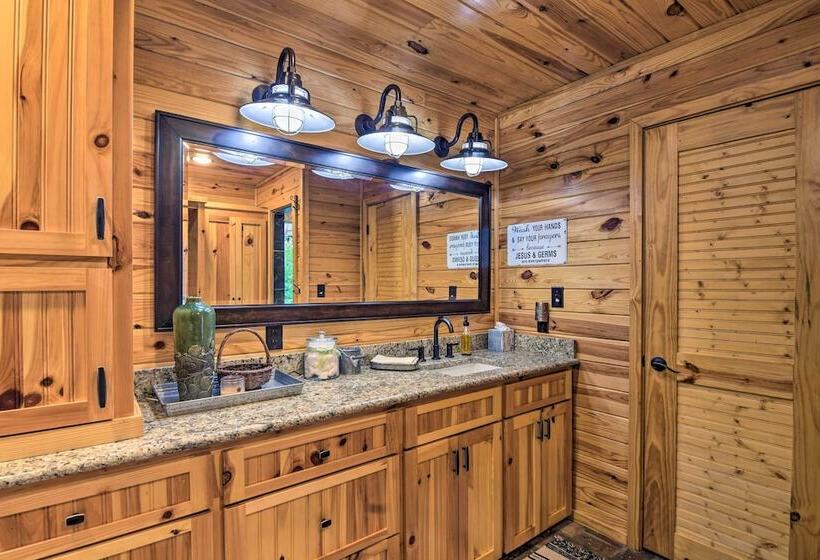 Riverfront Cabin W/ Outdoor Oasis In Seminary!