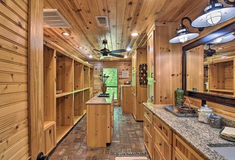 Riverfront Cabin W/ Outdoor Oasis In Seminary!