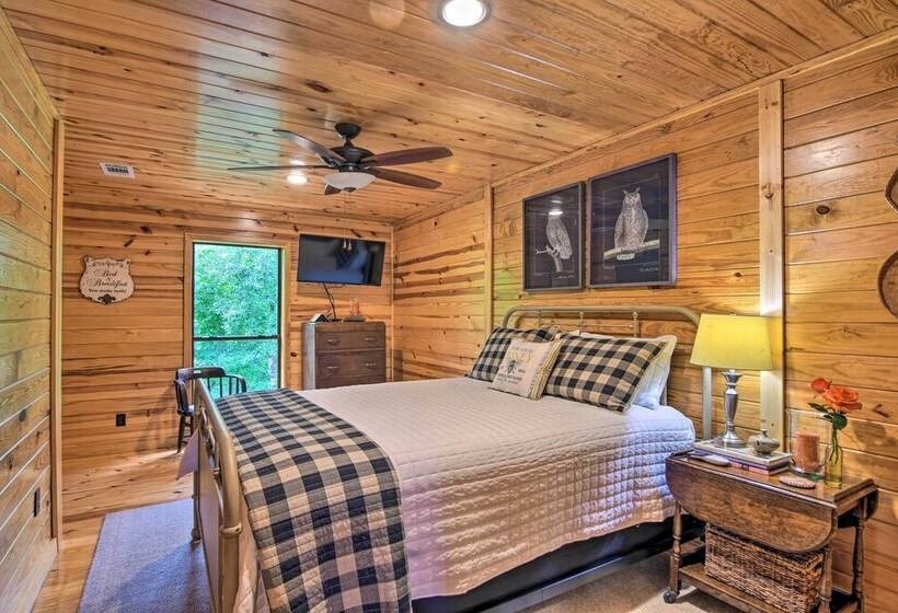 Riverfront Cabin W/ Outdoor Oasis In Seminary!