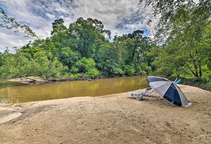 Riverfront Cabin W/ Outdoor Oasis In Seminary!