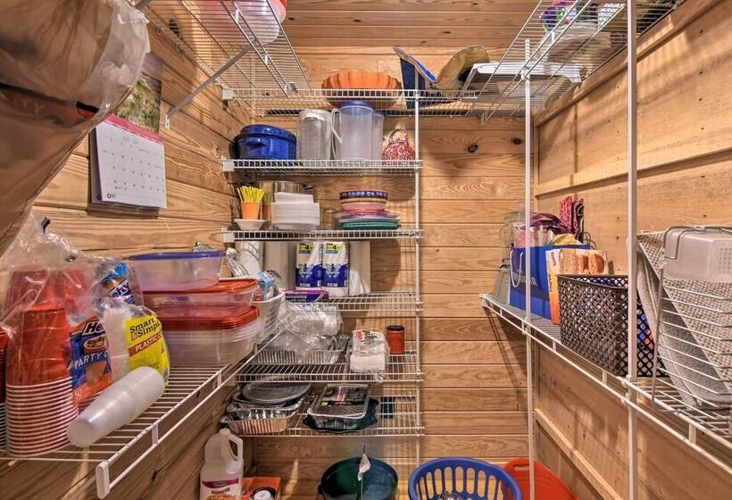 Riverfront Cabin W/ Outdoor Oasis In Seminary!