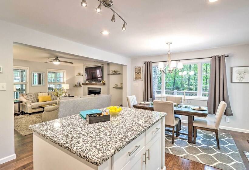 Warne Retreat W/ Hot Tub & Fire Pit!