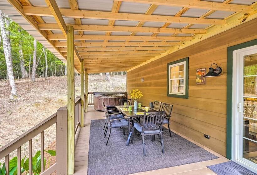 Warne Retreat W/ Hot Tub & Fire Pit!