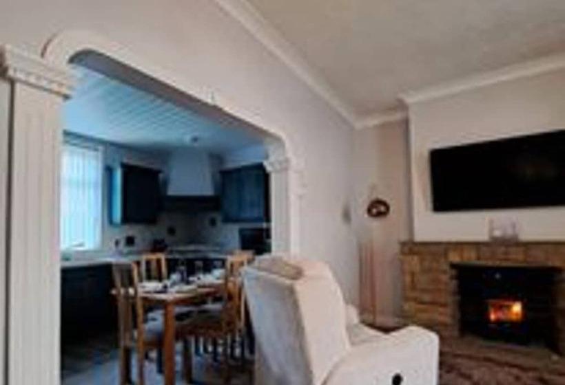 Immaculate 2 Bed Cottage   Free Wifi