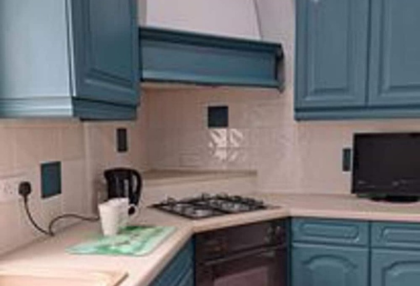 Immaculate 2 Bed Cottage   Free Wifi