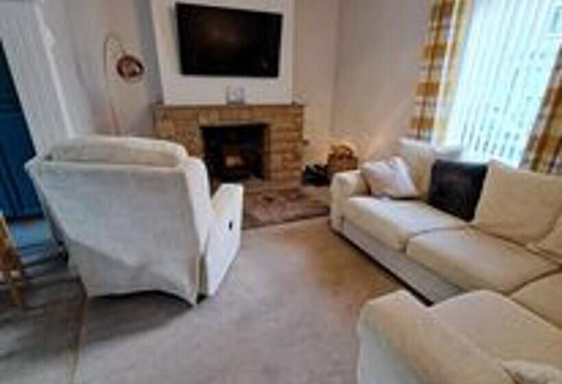 Immaculate 2 Bed Cottage   Free Wifi