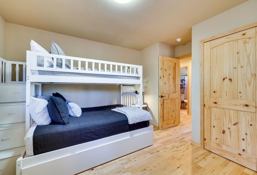 Dog Friendly Nutrioso Cabin W/ Wraparound Porch!