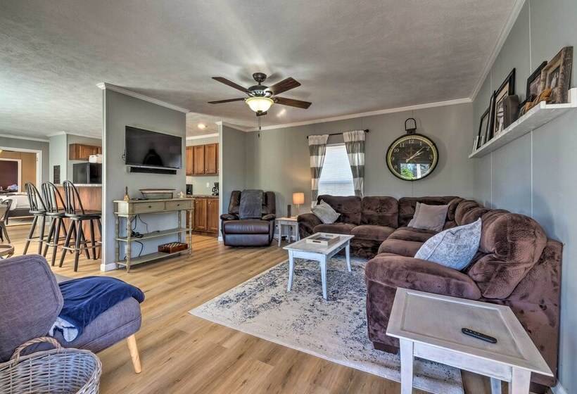 Kentucky House Located On Dale Hollow Lake!