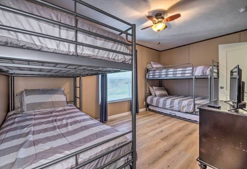 Kentucky House Located On Dale Hollow Lake!