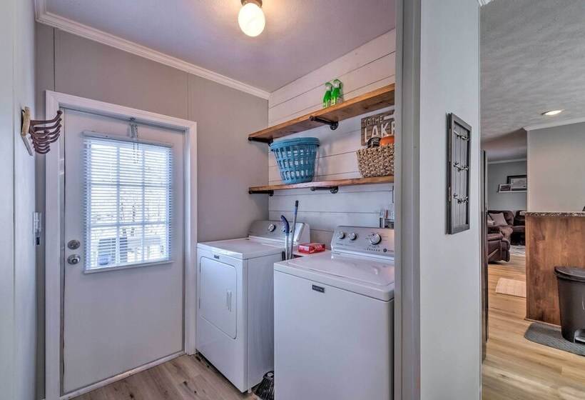 Kentucky House Located On Dale Hollow Lake!