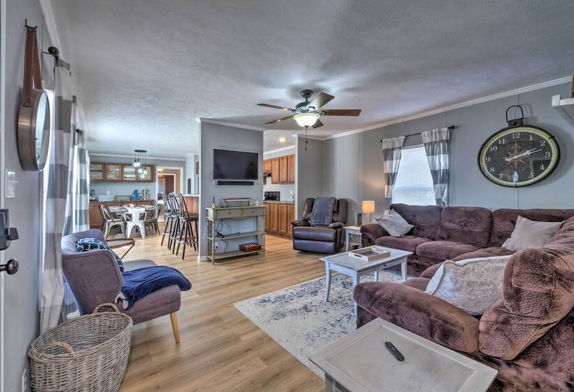 Kentucky House Located On Dale Hollow Lake!