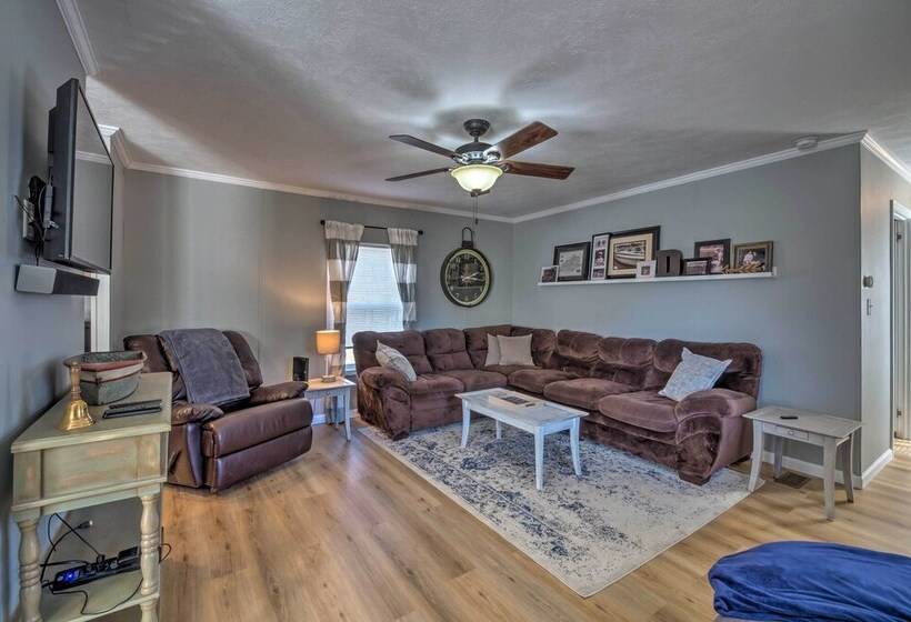 Kentucky House Located On Dale Hollow Lake!