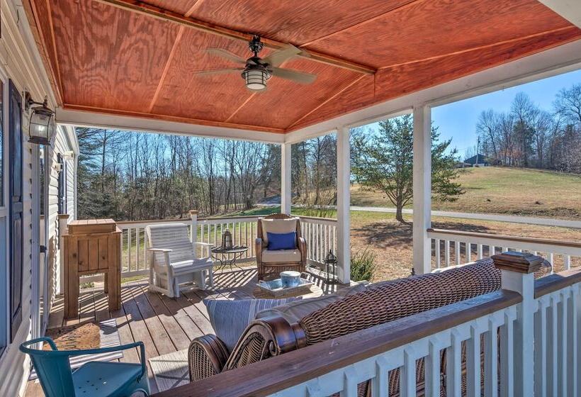 Kentucky House Located On Dale Hollow Lake!