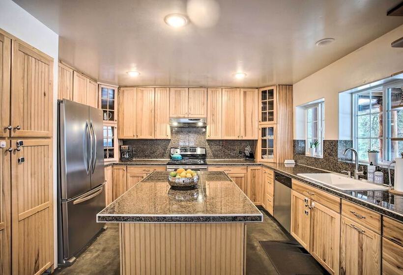 Kettle Falls Home W/ River Valley Mtn Views!