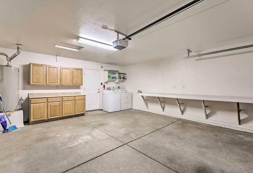 Kid Friendly Kingman Home Near Parks & Dining