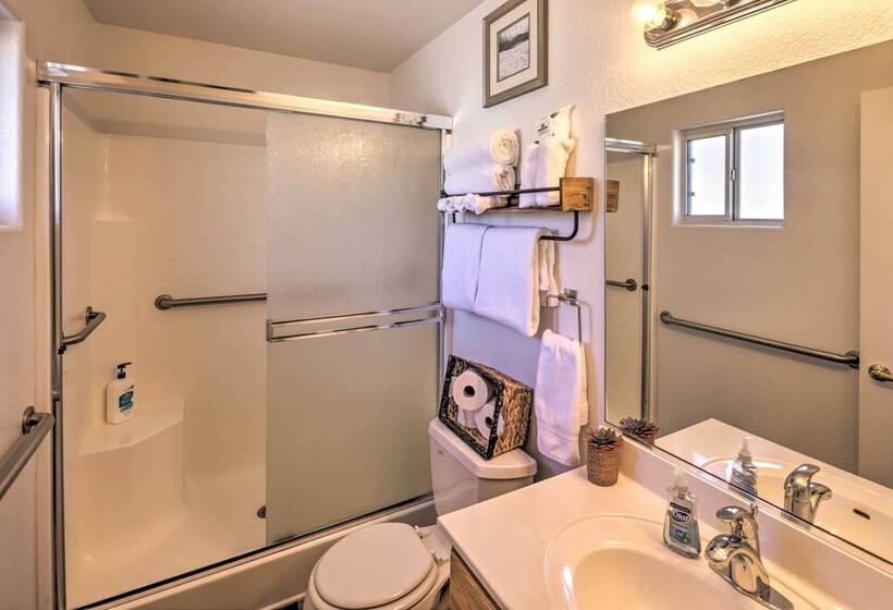 Kid Friendly Kingman Home Near Parks & Dining