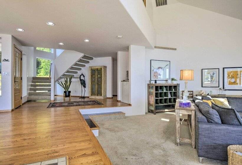 Kingston Home W/ Magnificent Ocean Views!