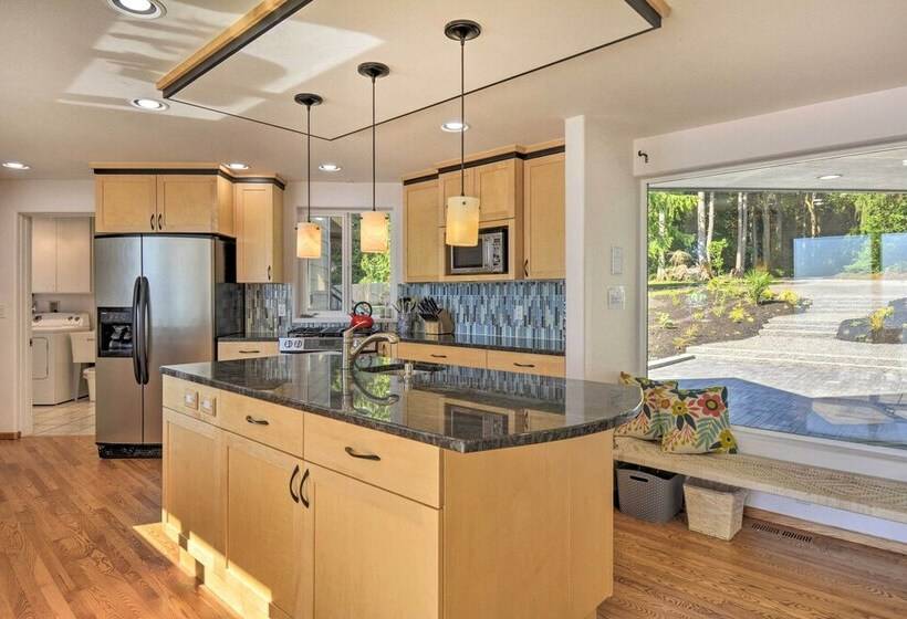 Kingston Home W/ Magnificent Ocean Views!