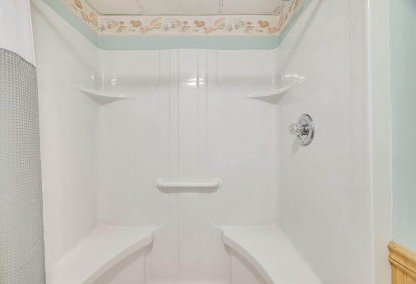 Swim, Hike & Unwind: Resort Cabin In Lake Ariel!