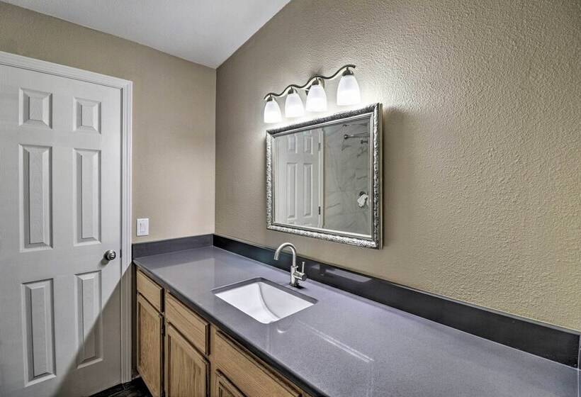 Lake Hamilton Home W/ Dock: 8 Mi To Hot Springs Np