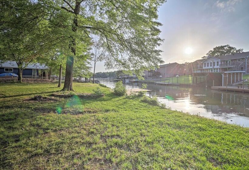 Lake Hamilton Home W/ Dock: 8 Mi To Hot Springs Np