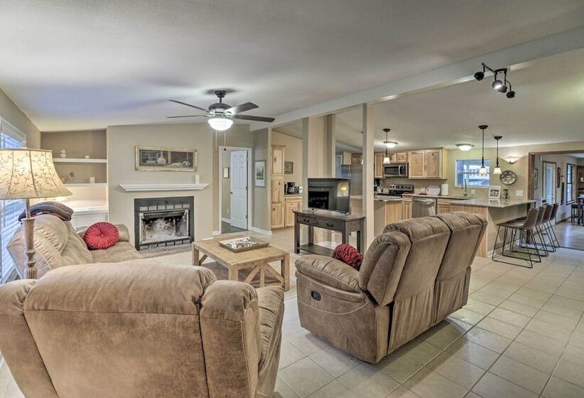 Lake Hamilton Home W/ Dock: 8 Mi To Hot Springs Np