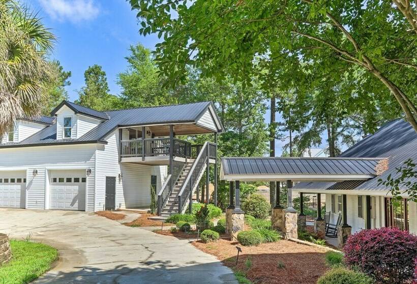 Lakefront Oasis With Deck & Outdoor Kitchen!