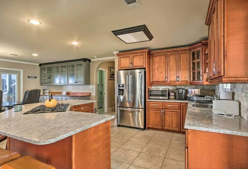 Lakefront Oasis With Deck & Outdoor Kitchen!