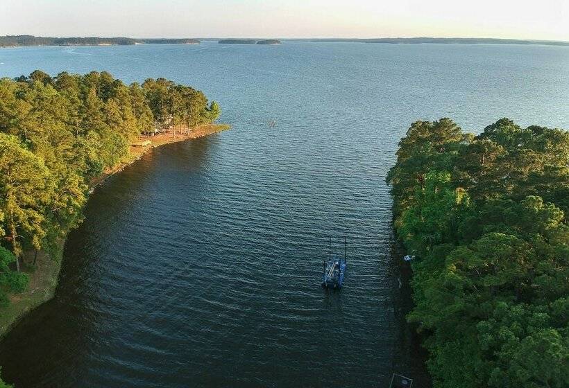 Lakefront Toledo Bend Cabin W/ Dock & Grill!