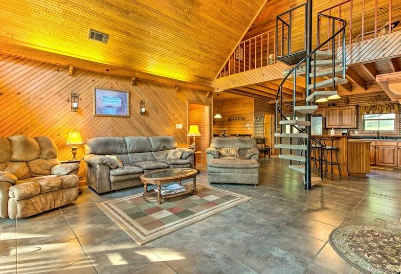 Lakefront Toledo Bend Cabin W/ Dock & Grill!