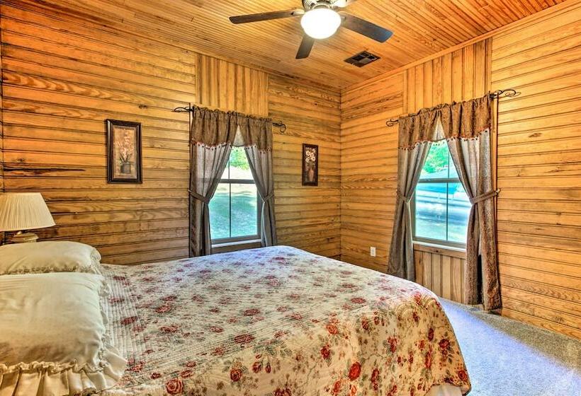 Lakefront Toledo Bend Cabin W/ Dock & Grill!