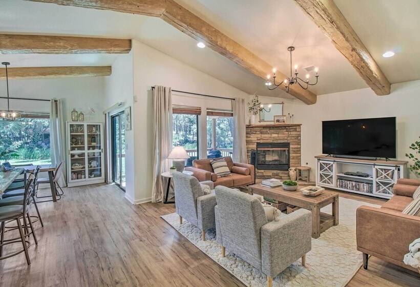 Game Room + Private Dock: Lakeside Cabin!