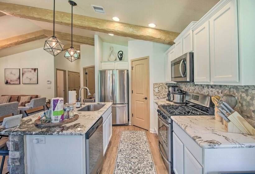 Game Room + Private Dock: Lakeside Cabin!