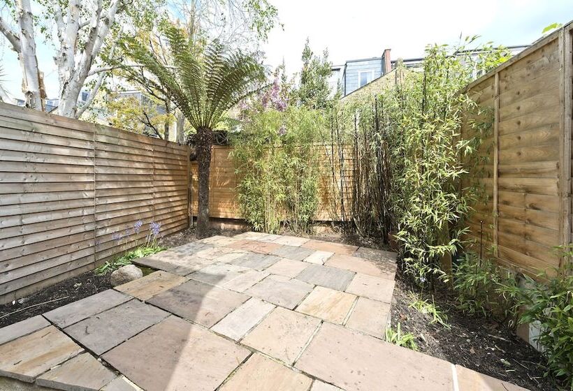 Family Home Near Clapham Common By Underthedoormat