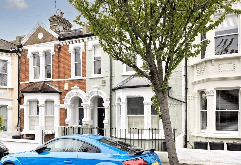 Family Home Near Clapham Common By Underthedoormat