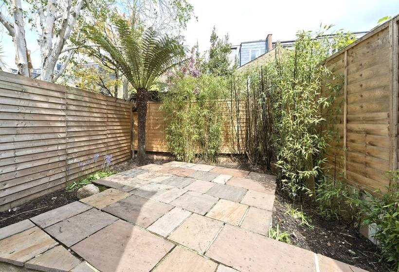 Family Home Near Clapham Common By Underthedoormat