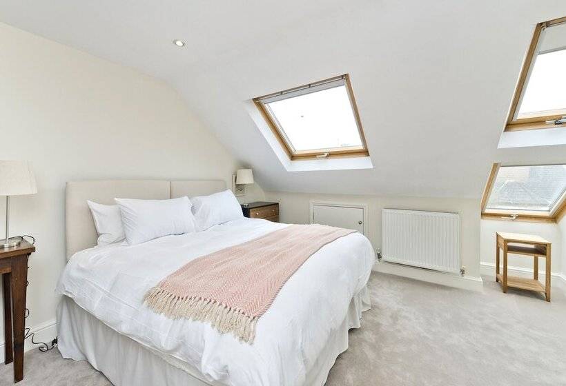 Family Home Near Clapham Common By Underthedoormat