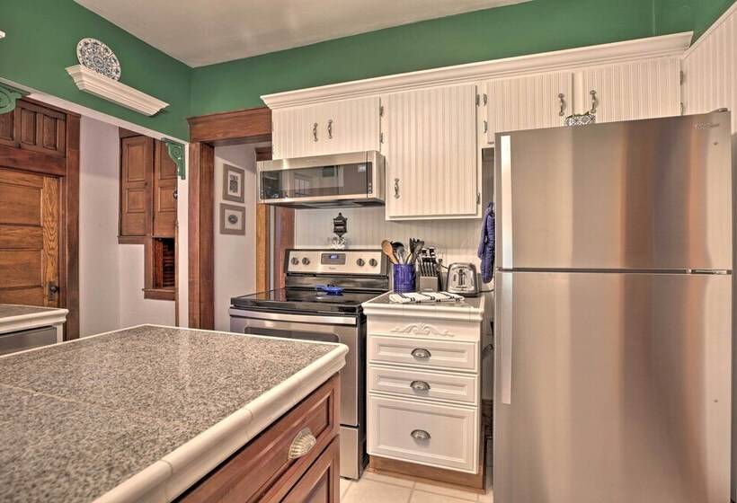 Luxe Lake Geneva Retreat In Downtown!