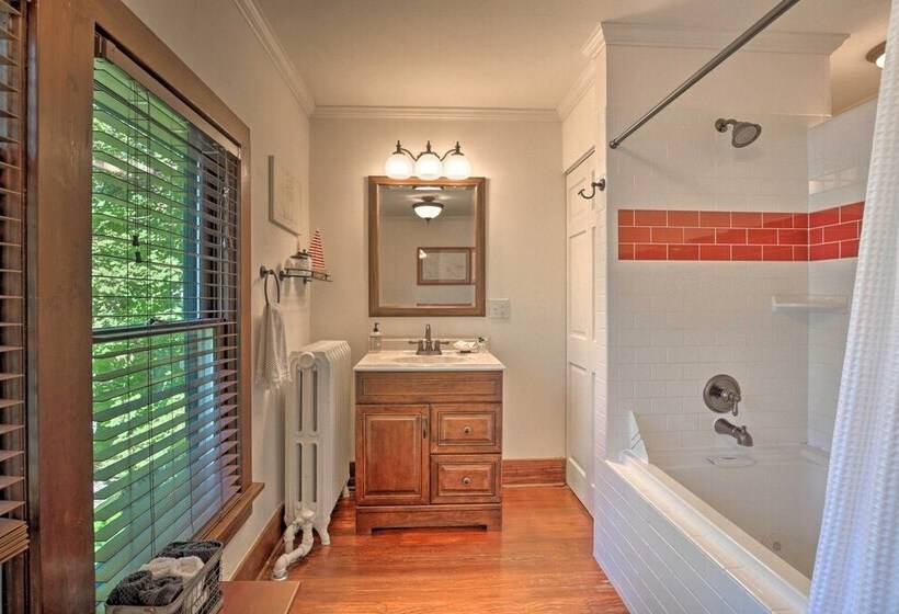 Luxe Lake Geneva Retreat In Downtown!