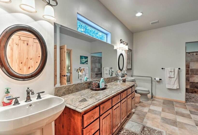 < 3 Mi To Pinetop Country Club: Luxe Cabin W/ Deck