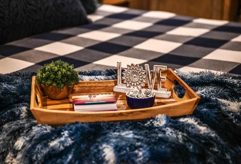 Luxe Broken Bow Cabin W/ Tesla Charging Station