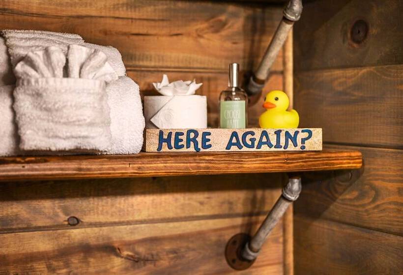 Luxe Broken Bow Cabin W/ Tesla Charging Station