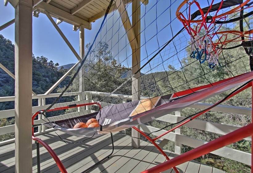 Luxe Escape W/ Decks, Mtn Views, Game Room!