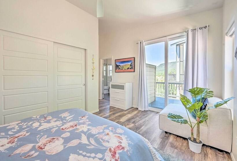 Mtn Views & Gas Fire Pit: Luxe Pine Escape!