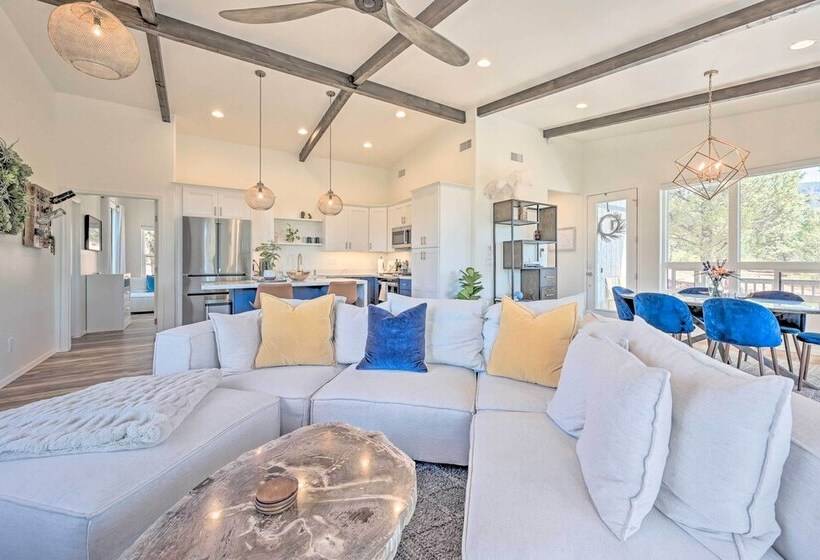 Mtn Views & Gas Fire Pit: Luxe Pine Escape!